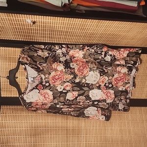 Lularoe womans size 3xl long sleeved v neck  floral design tunic